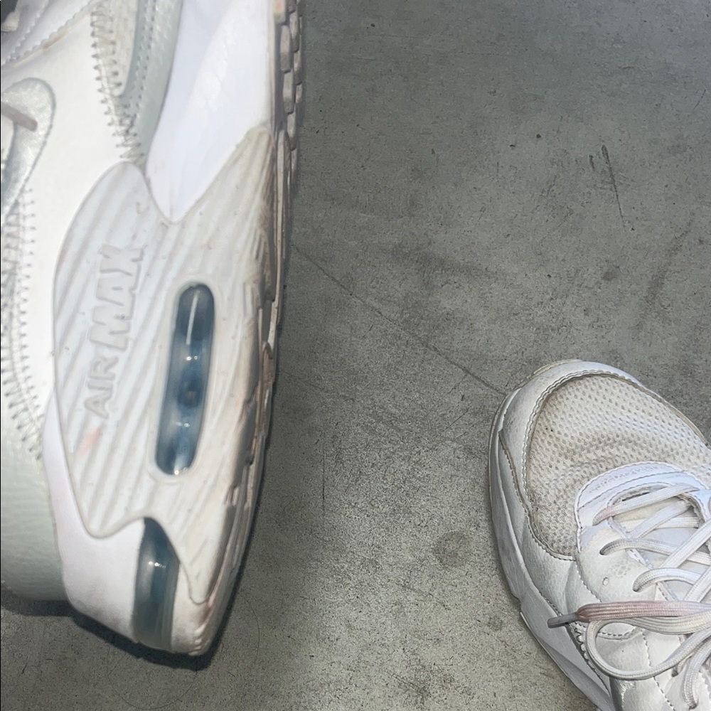 Nike Air Max Shoes - Picture 4 of 5